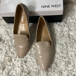 IGUC- Nine West flats size 6.5 but fits a 7.
